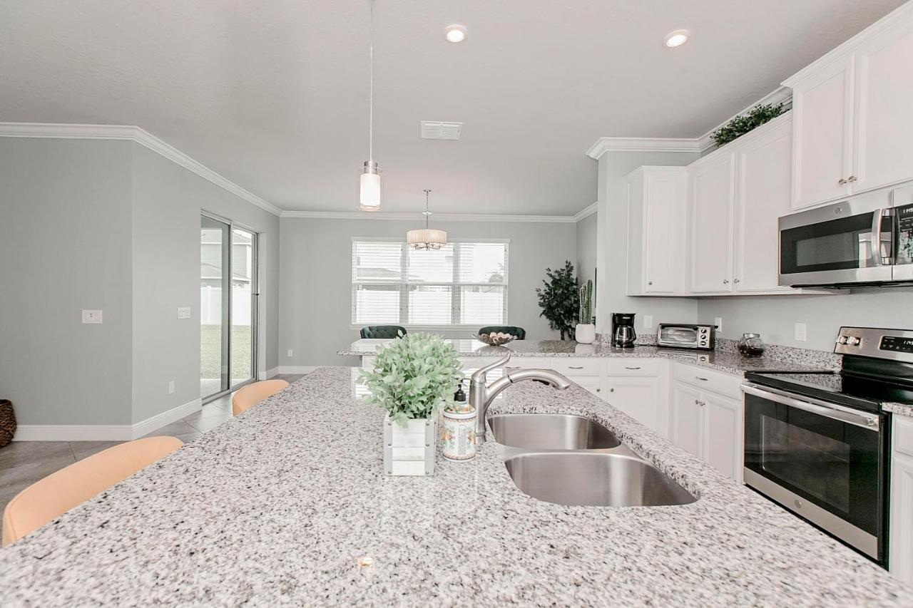 Spacious 4 bedroom home in Sanford/Orlando! Buitenkant foto